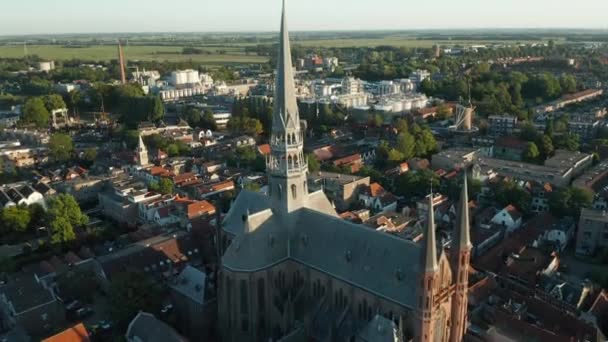 Vola Sopra Chiesa Gouwekerk Con Specialità Industriali Croda Europa Gouda — Video Stock