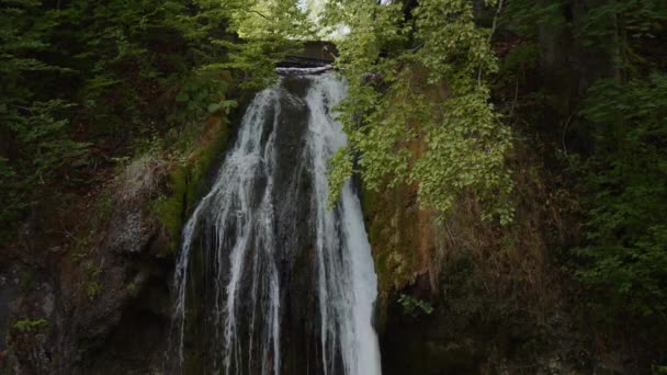 Una Cascada Capturada Baja Velocidad Obturación Hungría — Vídeos de Stock