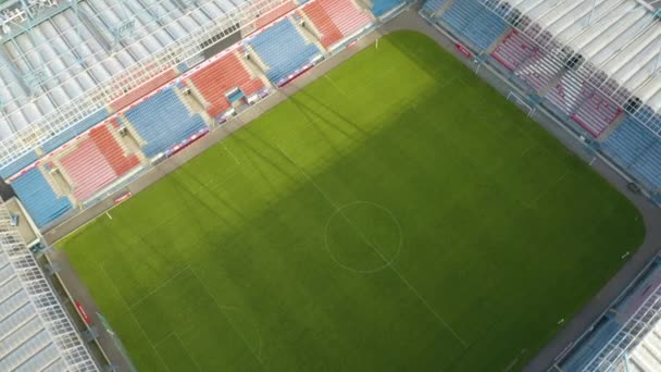 Aerial Pullback Ujawnia Stadion Henryka Reymana Piękny Letni Dzień — Wideo stockowe