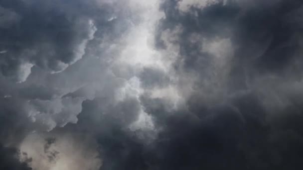 Vista Tormentas Eléctricas Nubes Cumulonimbus Con Rayos — Vídeo de stock