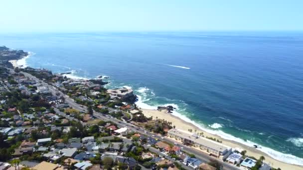 Laguna Beach Califórnia Eua Vista Aérea Propriedades Beira Mar Tráfego — Vídeo de Stock