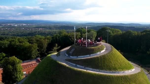 Kopiec Kociuszki Polska Wzgórze Kociuszki Turyści Szczycie Historycznego Wzgórza Wystawy — Wideo stockowe