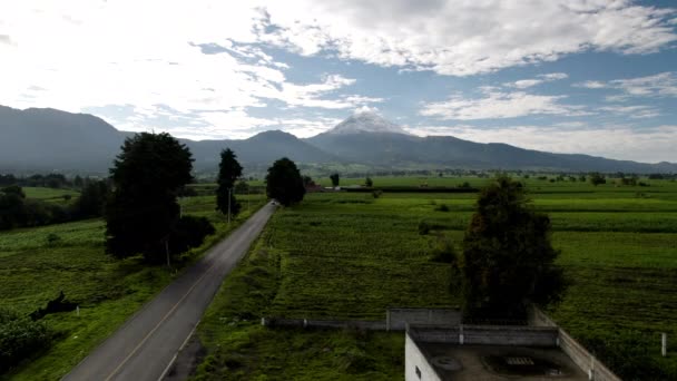 Tiro Drone Com Uma Vista Estrada Que Leva Topo Vulcão — Vídeo de Stock