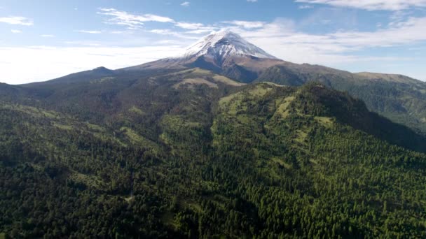 Achteruit Drone Afdaling Korte Toont Besneeuwde Top Van Popocatepetl Vulkaan — Stockvideo
