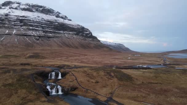 Luchtopname Van Watervallen Voor Kirkjufell Ijsland — Stockvideo