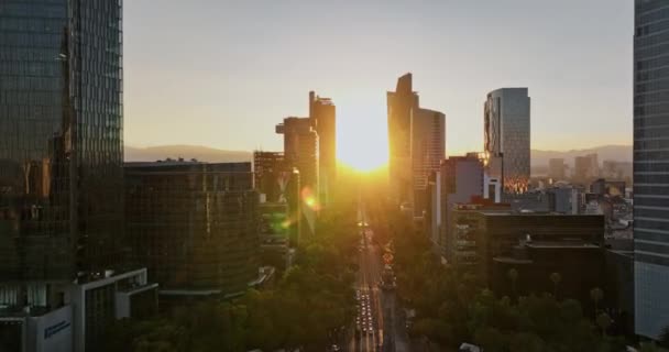 Mexico City Aerial V30 Flyover Och Längs Avenue Paseo Reforma — Stockvideo