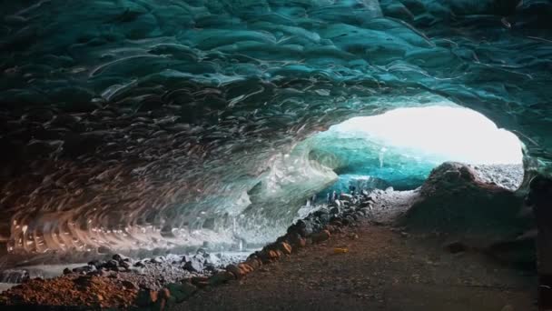 Caverna Gelo Geleira Jokulsarion Islândia Zoom Out — Vídeo de Stock