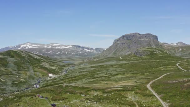 Slow Flyover Rise Natural Green Landscape Met Uitzicht Een Majestueuze — Stockvideo