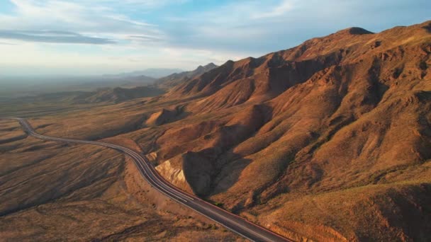 Aerial Drone View Beautiful Large Epic Mountain Face Reflecting Świecące — Wideo stockowe