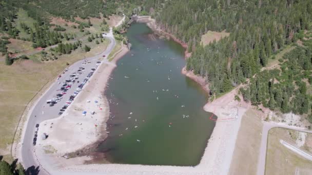 Habitantes Locais Apreciam Águas Frias Lago Tibble Fork American Fork — Vídeo de Stock