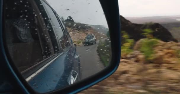 Socotra Island Iêmen Novembro 2021 Dois Toyota Landcruiser Road Descendo — Vídeo de Stock