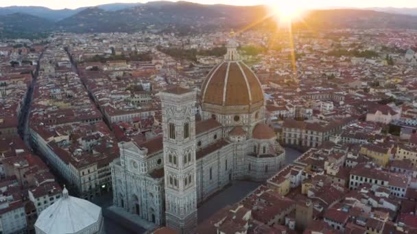 Incrível Voo Drone Sobre Catedral Florença Duomo Com Sunburst Montanhas — Vídeo de Stock