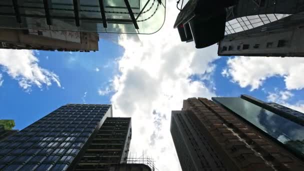 Kijk Omhoog Uitzicht Zon Wolk Tijd Verstrijken Tussen Mong Kok — Stockvideo