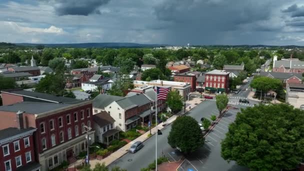 Dunkle Wolken Himmel Sommergewitter Den Usa Amerikanische Flagge Stadtplatz Dramatische — Stockvideo