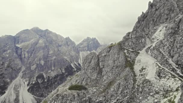 Smuk Antenne Alpine Bjerge 11Er Stubai Østrig Passing Sten Formationer – Stock-video