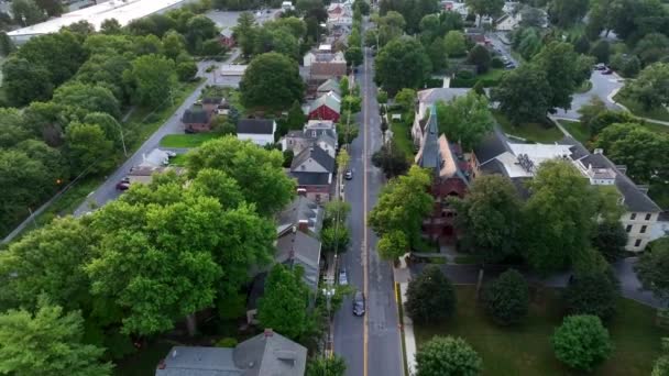 Aérea Lititz Pennsylvania Invierte Rastreo Muñecas Sobre Ciudad Histórica Ganador — Vídeos de Stock