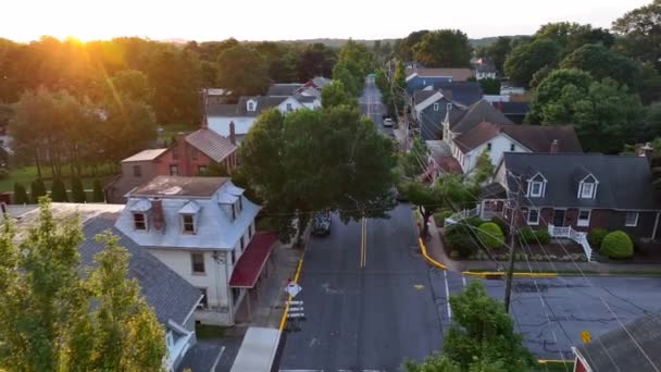 Historische Huizen Langs Main Street Een Klein Stadje Mooie Antenne — Stockvideo