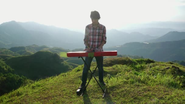 Zvládnutí Klavírní Synth Udrží Pedál Přírodě Cho Bac Kan Vietnam — Stock video