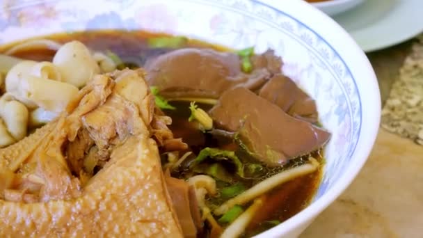 Duck Noodle Soup Table One Menus Thai Noodles Foreigners Have — Stock Video