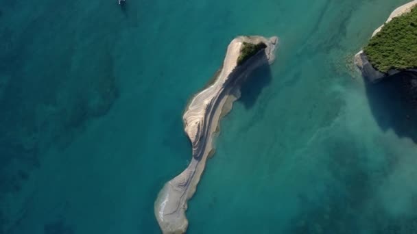 Parte Superior Aérea Abajo Isla Corfú Grecia Con Barco Vela — Vídeos de Stock