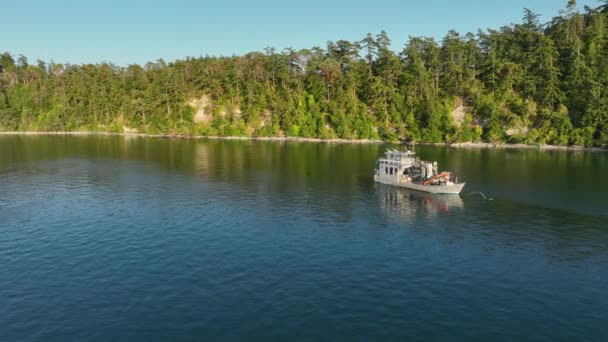Luchtopname Van Een Vissersboot Voor Kust Van Coupeville Washington — Stockvideo