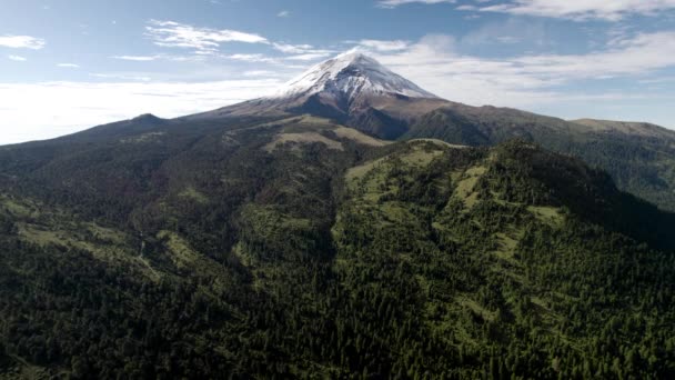 Tiro Drone Para Trás Com Vista Panorâmica Pico Nevado Vulcão — Vídeo de Stock