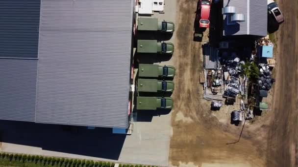 Drone Aerial Descendente Tiro Ambulâncias Feitas Para Ucrânia Carro Ambulância — Vídeo de Stock