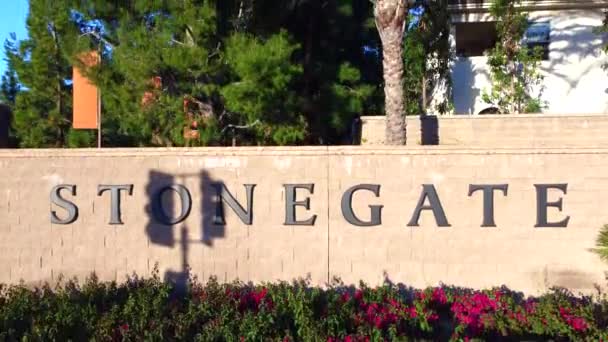 Stonegate Village Neighborhood Irvine California Ascending Pedestal Shot — Stock Video