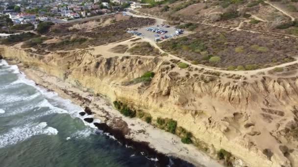 カリフォルニア州サンディエゴの海岸の空中パノラマ サンセットクリフ — ストック動画