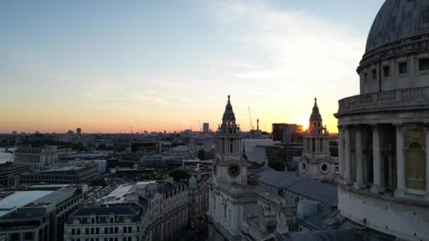 Stijgend Drone Uitzicht Zonsondergang Stad Skyline Onthullen Pauls Kathedraal Londen — Stockvideo
