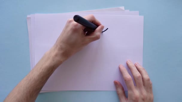 Personne Dessinant Signe Zodiaque Gémeaux Sur Feuille Papier Vue Dessus — Video