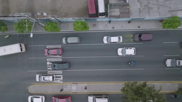 危地马拉危地马拉城一个十字路口的静态自上而下的空中录像 上午交通繁忙 — 图库视频影像