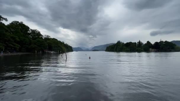 Calm Tranquil Scene Derwentwater Lake Early Morning Национальный Парк Лейк — стоковое видео