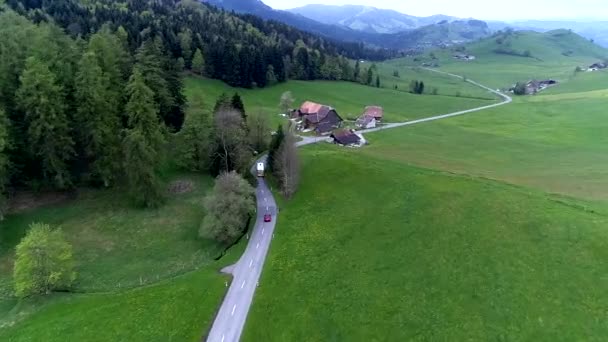 Hava Görüntüsü Sviçre Posta Otobüsü — Stok video