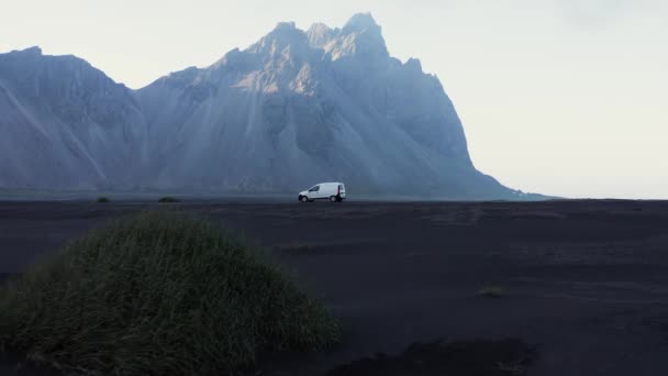 Small White Car Standing Front Vestrahorn Mountain Black Volcanic Sand — Stock Video