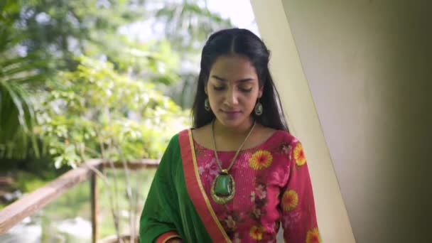 Hermosa Mujer India Chaniya Choli Tradicional Para Navratri Navratri Festival — Vídeo de stock