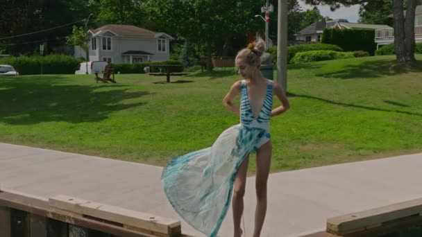 Femei Tinere Costume Baie Bikini Slow Motion — Videoclip de stoc