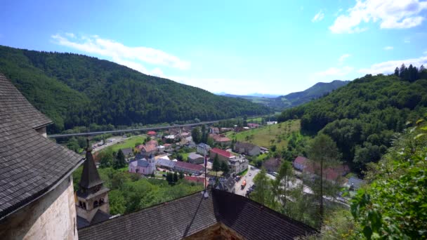 Vista Estática Ciudad Oravsky Podzamok Eslovaquia Desde Castillo Orava Día — Vídeos de Stock