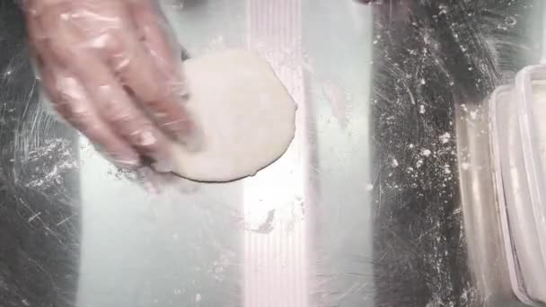 Memasak Piadina Roti Italia Yang Terkenal Untuk Menyiapkan Sandwich — Stok Video