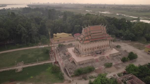 Drone Filmato Sopra Una Pagoda Wat Krapum Pech Nell Isola — Video Stock