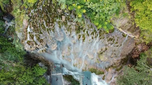 Überkopfschuss Der Tolantongo Grutas Atemberaubender Wasserfall Umgeben Von Bäumen Hidalgo — Stockvideo