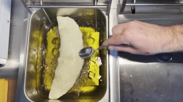 Cooking Panzerotti Известный Итальянский Хлеб — стоковое видео
