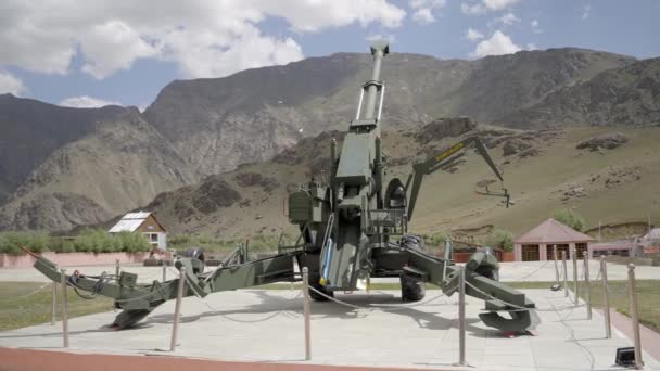 Bofors Howitzer Gun Kargil War Memorial Kargil District Ladakh India — Stock Video