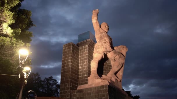 Estátua Famoso Guerreiro Pipila Noite — Vídeo de Stock