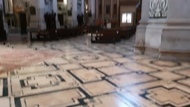 ヴェネツィア 教会の中 30フレーム パンアップ — ストック動画