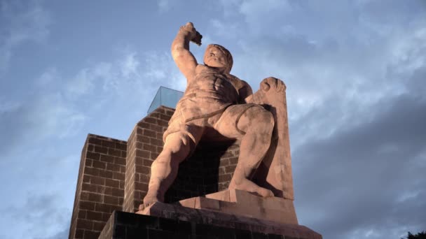 Статуя Славного Воїна Піппи Вночі Гуанахуато Мексика — стокове відео