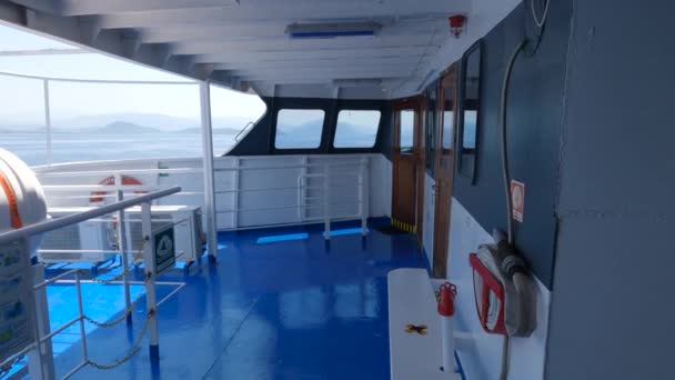 Vue Sur Ferry Boat Pont Vide Avec Équipement Sécurité Panoramique — Video