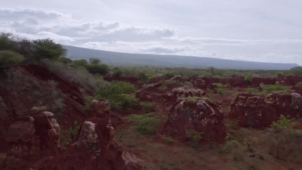 Vuelo Aéreo Sobre Campos Minas Montañosas Con Arbustos Plantas Pedernales — Vídeos de Stock