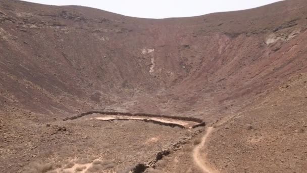 Calderon Hondo Vyhlídková Plošina Stezka Kamennými Zábradlím Kanárském Ostrově Fuerteventura — Stock video