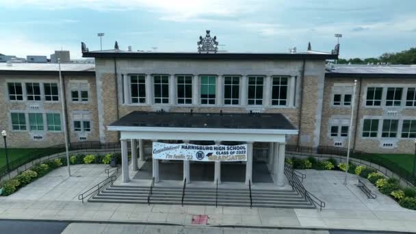 Aufsteigender Schuss Von Der Amerikanischen High School Große Akademische Anlage — Stockvideo